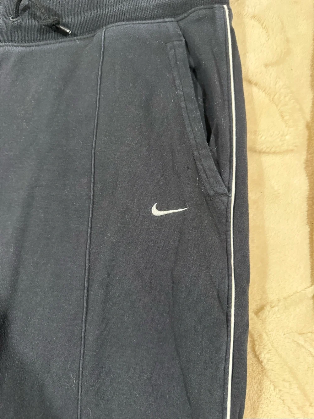 Y2K Women’s Nike Black Athletic Pants with Side Stripe